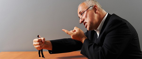 Hoặc là bạn nghỉ việc, hoặc bạn phải trang bị các cách đối phó dưới đây nếu bạn đang phải làm việc với 4 kiểu sếp tồi này