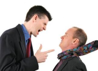 Đối phó với “sếp khệnh khạng”