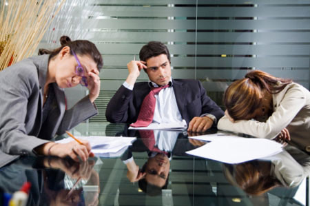 Nhật Bản: Cho phép nhân viên ngủ ở nơi làm việc