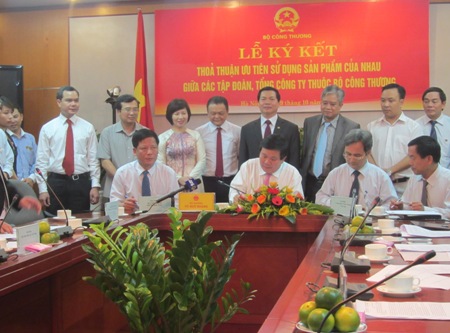 16 tập đoàn, TCty ký nhiều hợp đồng ‘khủng’ sử dụng sản phẩm của nhau