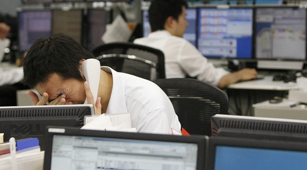 Tự đâm dao vào người để được… nghỉ làm