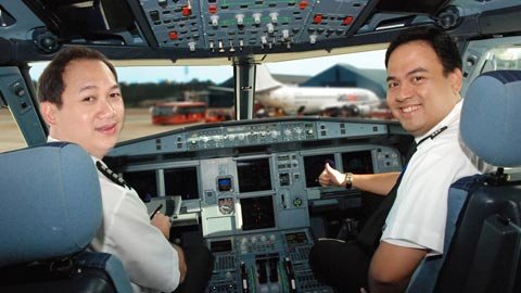 Chuyện cơ trưởng một mình sang Mỹ tự túc học lái máy bay