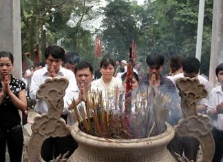 Muôn chuyện thờ cúng ở công sở