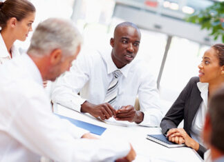 Những lí do khiến nhân viên ngại phát biểu