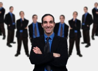 Sếp nhỏ: Đau đầu với sếp lớn khó tính