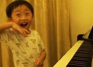 Cậu bé 4 tuổi chơi Piano rất Pro