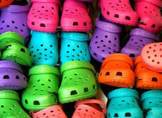 Crocs: từ những đôi giày “dở hơi” trở thành công ty tỉ phú