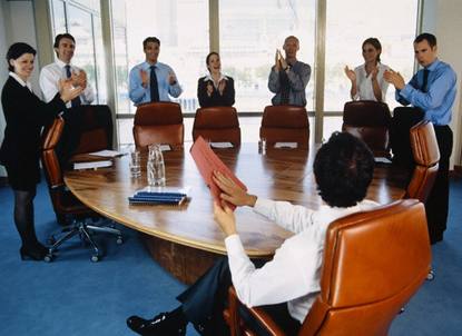 Khen nhân viên – Điều tưởng chừng đơn giản