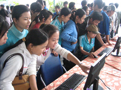 Đặt câu hỏi thế nào tại hội chợ việc làm