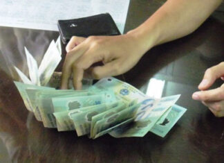 Đưa phong bao là nhiệm vụ bất thành văn