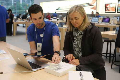 Nghệ thuật “trói” và bóc lột nhân viên của công ty Apple