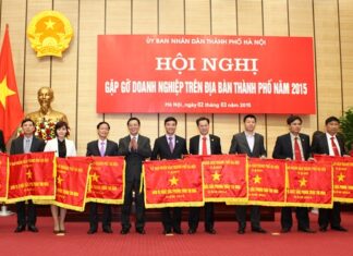 MISA vinh dự đón nhận Cờ thi đua của thành phố Hà Nội