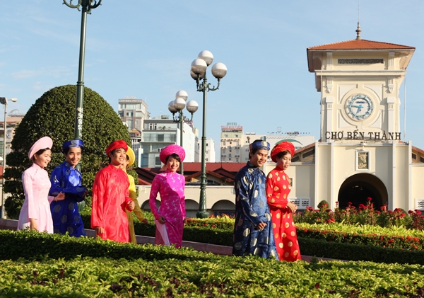 Đưa vợ du xuân