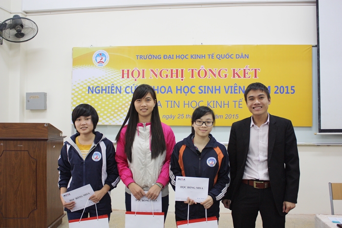 MISA trao học bổng cho sinh viên trường ĐH Kinh tế Quốc dân