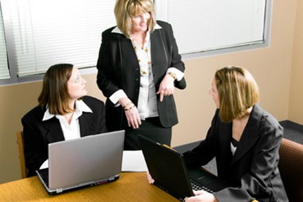 Tiếng cười là bạn đồng hành của năng suất lao động