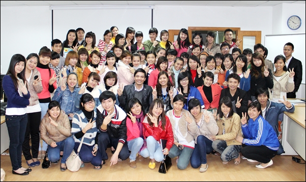 Sinh viên Đại học Nội Vụ hứng thú với buổi đào tạo MISA HRM.NET 2012