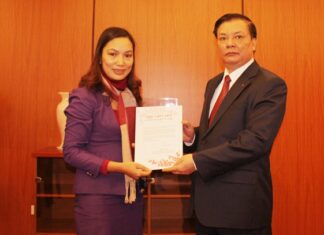Bộ trưởng Bộ Tài chính Đinh Tiến Dũng chúc mừng năm mới CBNV MISA
