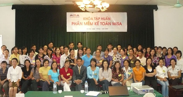 Hơn 130 kế toán đến từ 90 đơn vị tham gia khóa tập huấn MISA Mimosa 2006 tại Hà Nội