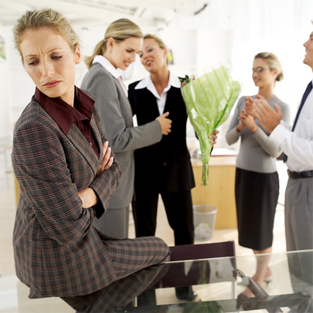 Làm sao tránh thật xa các đố kỵ nơi công sở?