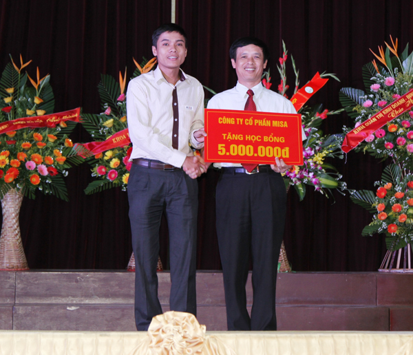 MISA Hà Nội trao học bổng cho SV trường ĐH Kinh tế – ĐH QG Hà Nội