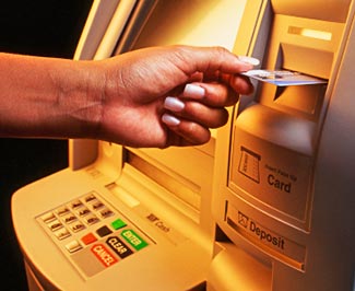 Các ngân hàng chạy đua dịch vụ ATM