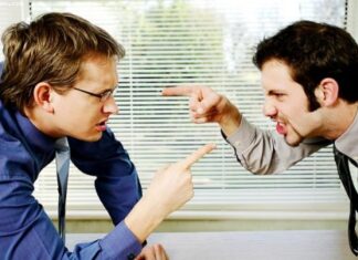 Để không bị đuổi ngay cả khi “chiến tranh” với sếp