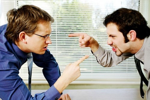 Để không bị đuổi ngay cả khi “chiến tranh” với sếp