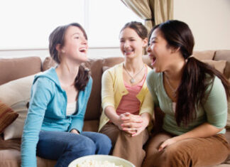 Những chủ đề cấm “buôn” nơi làm việc