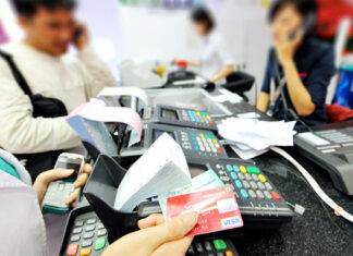 Các tổ chức rút tiền mặt qua tài khoản chịu phí 0,005%