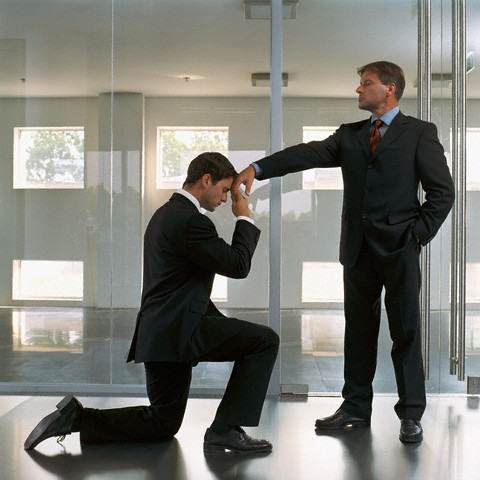 Các lãnh đạo đã làm gì để tránh tự thỏa mãn?