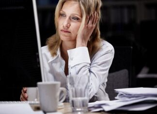 “Cú đêm” công sở