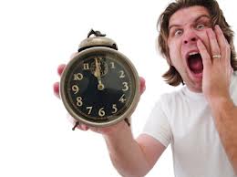 Sếp tin lý do đi làm muộn của ban?