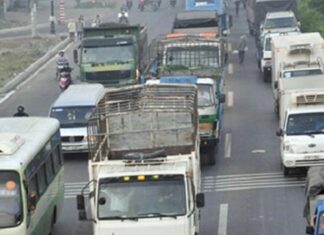 Doanh nghiệp vận tải “móc túi” toàn dân