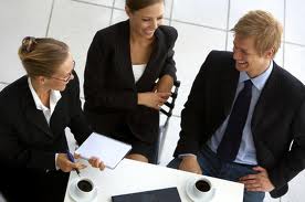 Đồng nghiệp và cách lấy lòng khéo léo