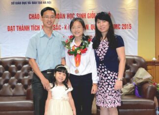 Hà Nội: Nữ sinh thủ khoa 3 khối chuyên lớp 10 trong kì thi vào THPT