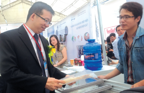 Hàng Việt đẩy mạnh phân phối ở siêu thị ngoại