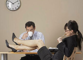 Hành vi sàm sỡ và quấy rối tình dục ở nơi làm việc bị nghiêm cấm