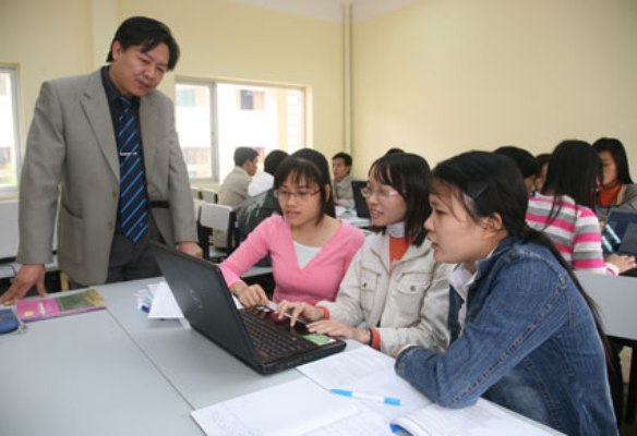 Cánh cửa hẹp cho ngành xã hội