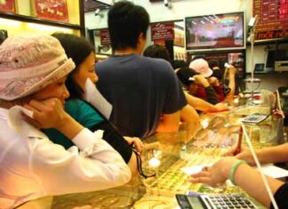 Khoảng cách giữa vàng trong nước và thế giới ngày càng bị nới rộng