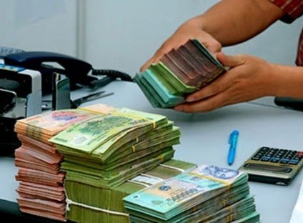 Được tiếng làm ngân hàng: Lương thấp, sức kiệt