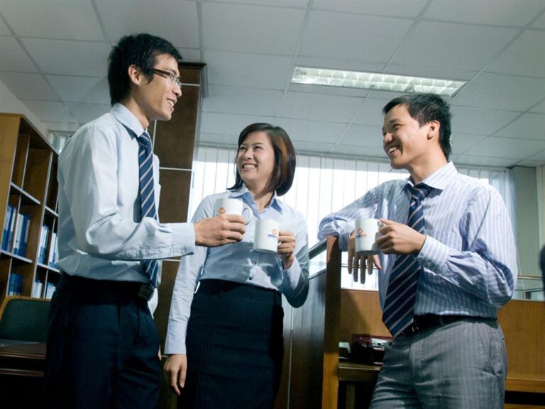Top những hành vi tối kỵ nơi công sở