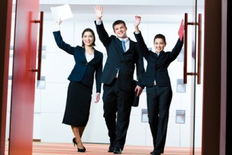 Sử dụng nhân viên theo kiểu các công ty bán lẻ của Mỹ