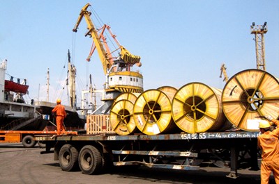 Nửa đầu tháng 9: nhập siêu gần 1 tỷ USD