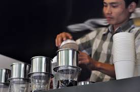 Chàng trai bán rong mở trạm cà phê lưu động