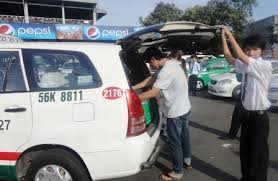 Lái taxi kiếm trăm triệu đồng mỗi tháng