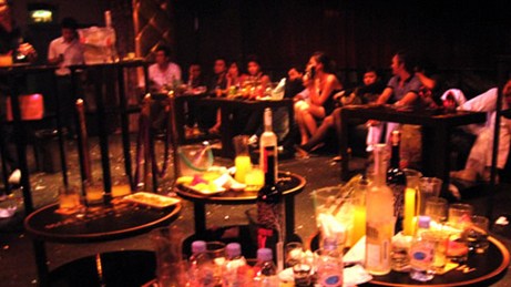 Nghề làm khách đêm ở quán bar