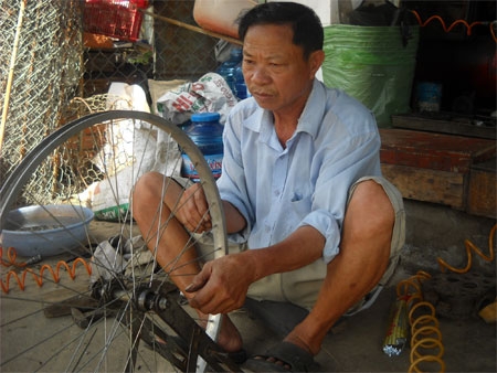 Tỷ phú sửa xe đạp tại Bình Dương