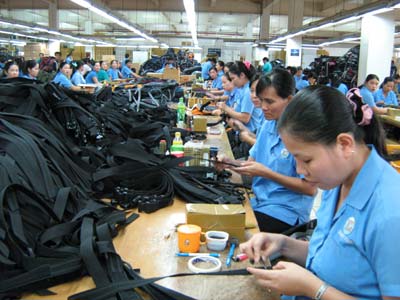 Luật lao động năm 2012: Thêm nhiều lợi ích cho người làm công ăn lương
