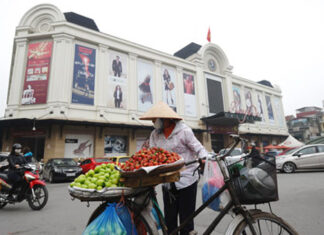 Siêu thị hạng sang bán hàng kiểu bao cấp