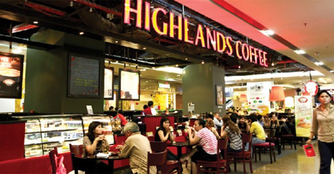 Starbucks sấn sổ bung hàng, Highland Coffee nhẹ nhàng xuống nước